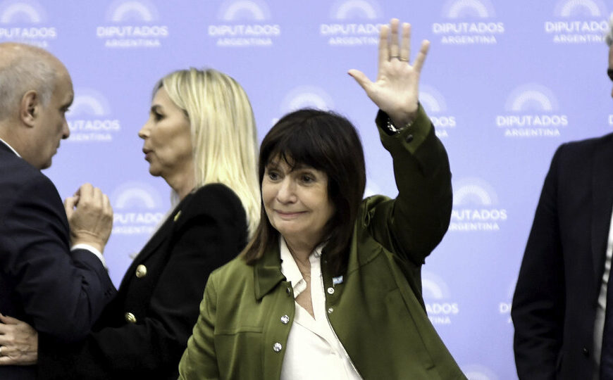 El horror show de Bullrich en Diputados | Llevó a un custodio para filmar a los legisladores opositores