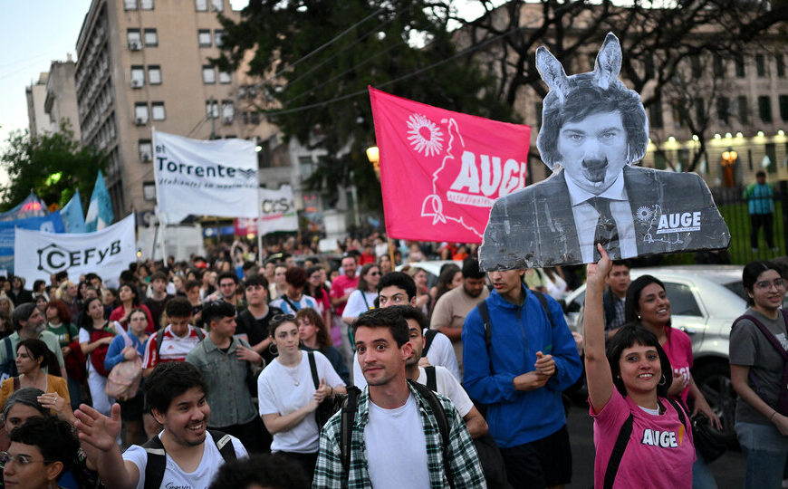 Marcha de velas: miles de estudiantes se movilizaron…