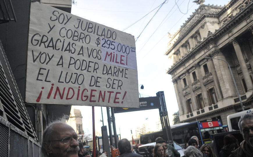 Para el Gobierno, el ajuste a los jubilados es “una sensación” | Tras el veto de Milei a la fórmula de movilidad