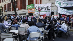 Lo que se enseña en una facultad tomada…