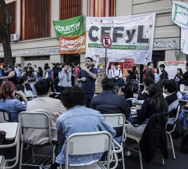 Lo que se enseña en una facultad tomada…