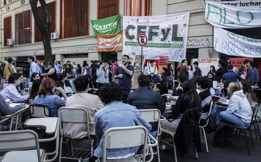 Lo que se enseña en una facultad tomada…