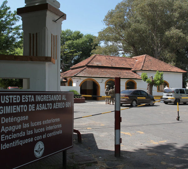 Tensión entre los represores de Campo de Mayo:…