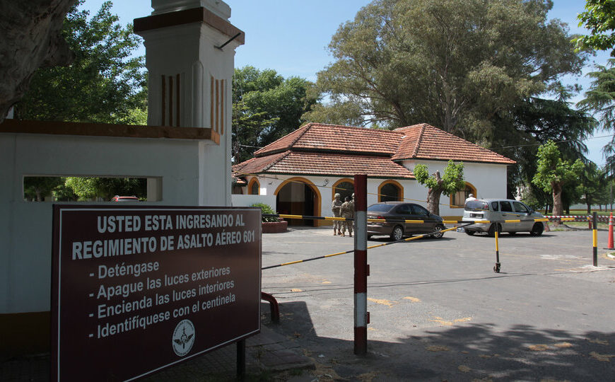 Tensión entre los represores de Campo de Mayo:…