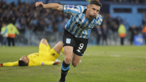 A qué hora juega Racing vs Corinthians, dónde…