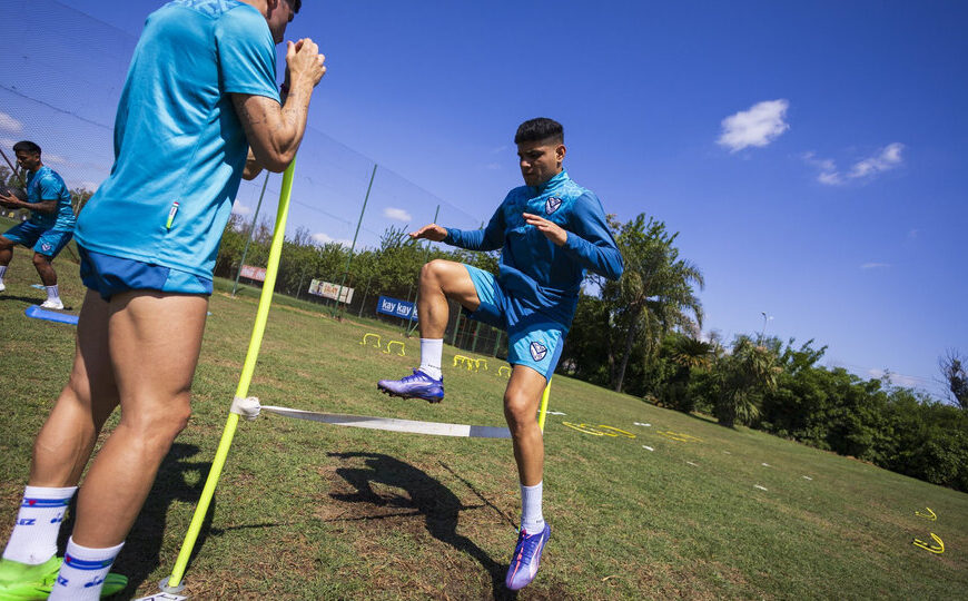 Liga Profesional: Vélez defiende su liderato ante Belgrano…