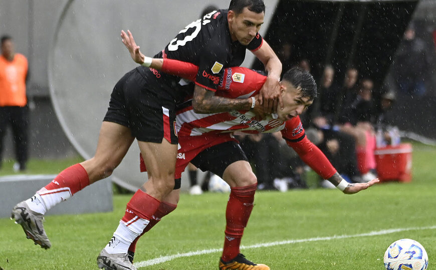 Liga Profesional: Estudiantes dejó pasar el tren de la victoria ante Barracas | El Pincha ganaba 1-0 y se lo empataron en tiempo de descuento