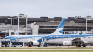 El oficialismo retoma la privatización de Aerolíneas en…