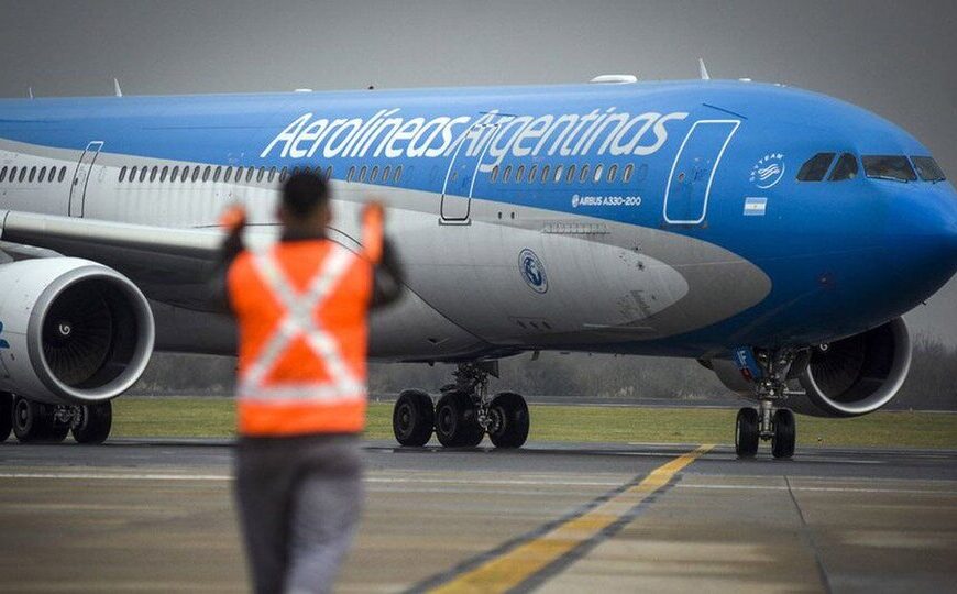 Aerolíneas, más cerca del remate: el proyecto privatizador obtuvo dictamen favorable en Diputados | El PRO y Milei avanzan en la venta de la empresa aérea estatal