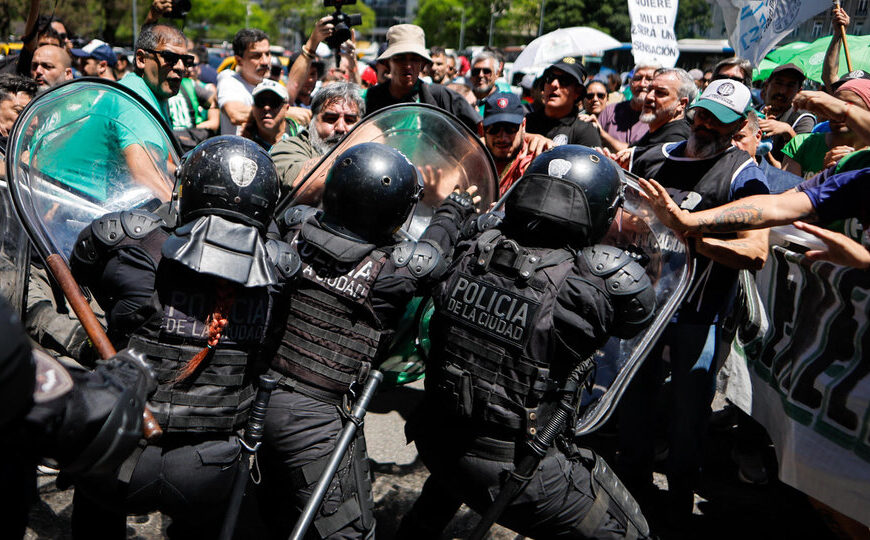 Piden trabajo, le dan palos | La Policía reprimió una protesta de ATE