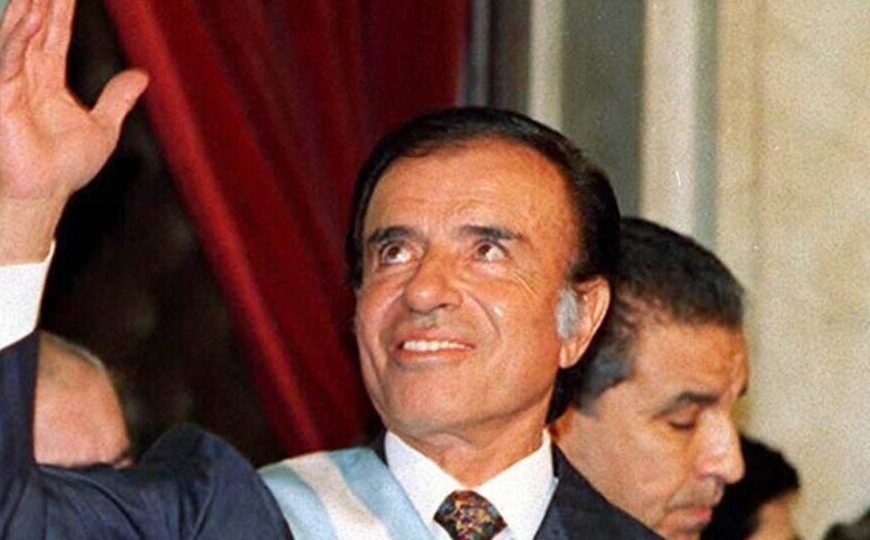 La Carlos Menem o cómo olvidar el pasado en clave libertaria | Un repaso por el festival de corrupción que la nueva agrupación de jóvenes mileistas eligió no recordar