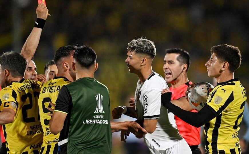 Expulsados, varios goles y un Peñarol muy digno en la otra semi de Libertadores | Botafogo jugará la final con Mineiro