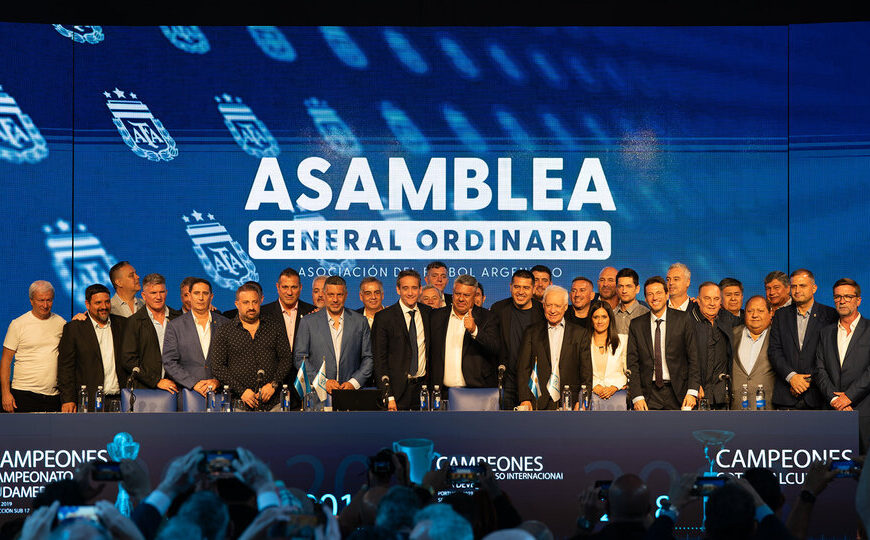 La Justicia avaló la Asamblea de la AFA que anuló los descensos y reeligió a Tapia | Triunfo de la entidad en su pelea con el Gobierno Nacional