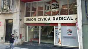 Destrozos en la sede de la UCR: denuncian…