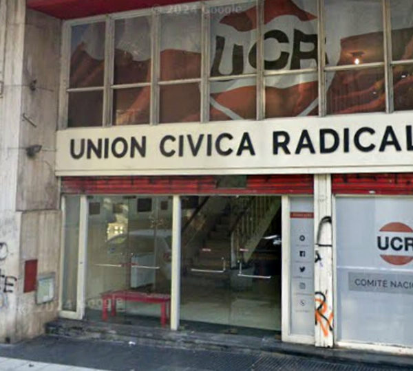 Destrozos en la sede de la UCR: denuncian…