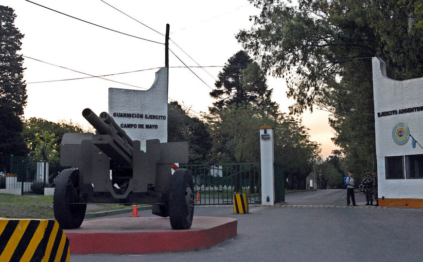 Un límite de la justicia al intento del gobierno de vender parte de Campo de Mayo | Las querellas se oponen porque es prueba de los crímenes de la dictadura