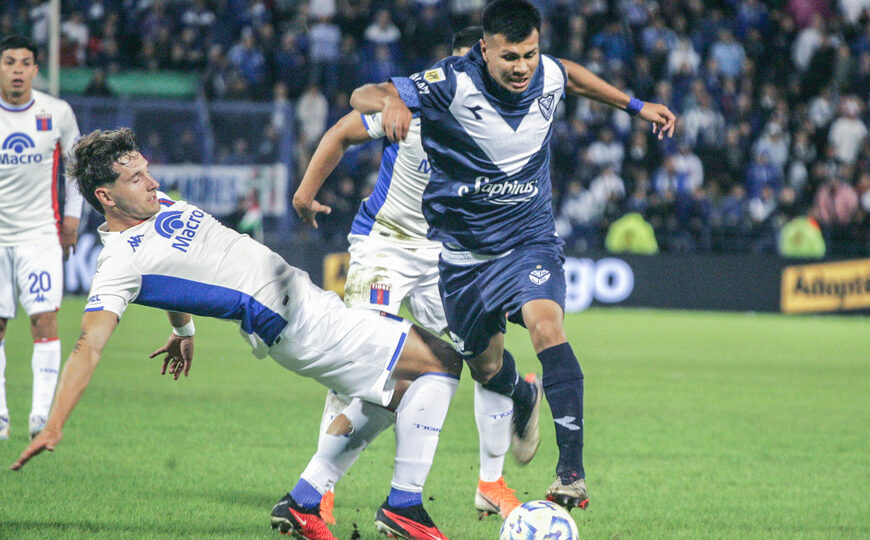 Liga Profesional: Vélez festejó en Liniers y quedó solo arriba | Batió a Tigre con un gol en contra de Gian Nardelli