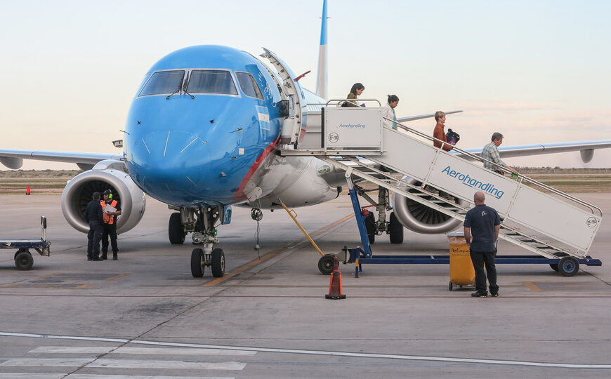 Tregua por Aerolíneas, a pesar del deseo de Milei | La empresa retomó la negociación con los tres gremios aeronáuticos