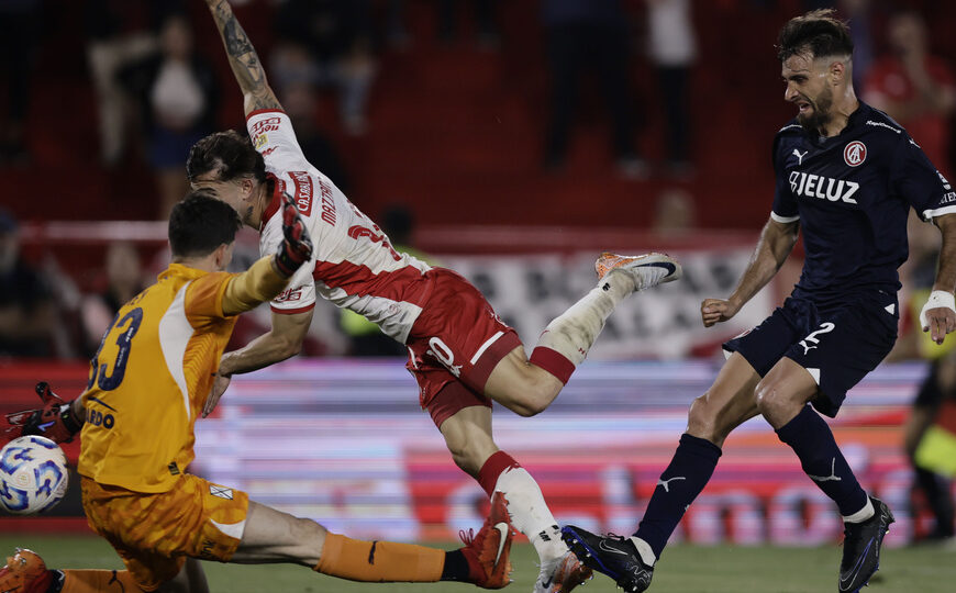 Huracán venció a Independiente y le puso presión…