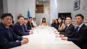 Cristina Kirchner recibió a una delegación de funcionarios…