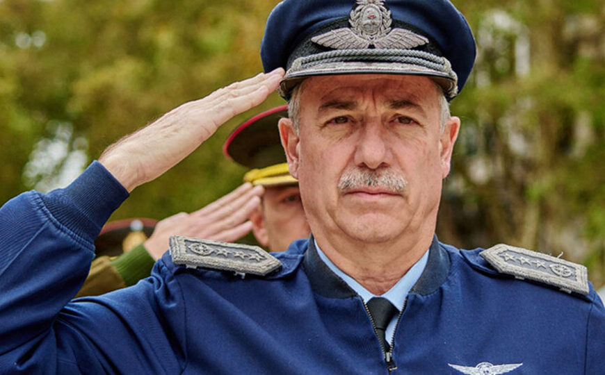 Avión para uso personal y denuncias de acoso: el prontuario de Fernando Mengo | El reciente jefe de la Fuerza Aérea quedó desafectado