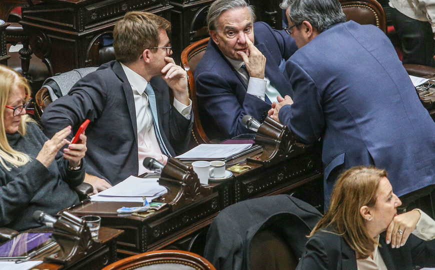 Canje de deuda: otra vez, la última palabra la tienen los gobernadores | Nuevo intento para voltear el DNU de “Toto” Caputo en Diputados