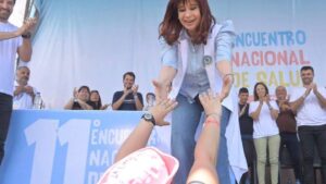 Cristina Kirchner en Rosario: dardos a Milei, chicana…