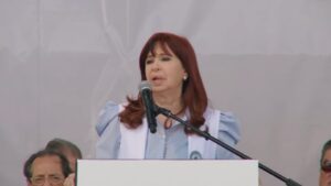 CFK: “Milei, ya que sos tan guapo, desregulá…