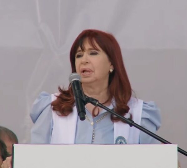 CFK: “Milei, ya que sos tan guapo, desregulá…