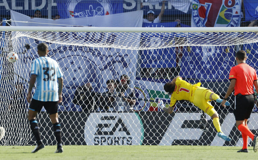 El centro de Martirena que se convirtió en golazo de Racing