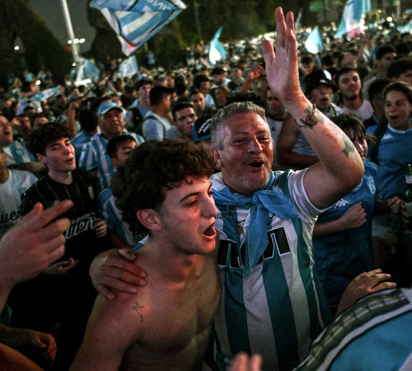 Como en 2001, la hinchada de Racing llenó…