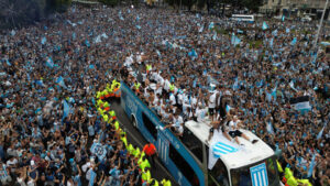 La locura del Racing campeón en el Obelisco…