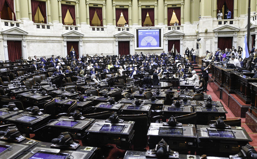 No hubo quórum en Diputados para tratar el DNU de canje de deuda y la reforma sindical | Los gobernadores aliados bajaron a sus legisladores y la oposición no consiguió sesionar