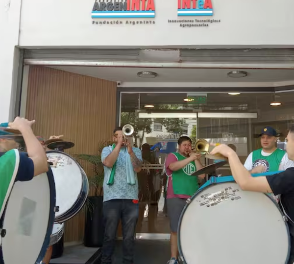 La reacción de los trabajadores del INTA al…