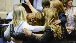 Milei va contra las mujeres: quiere borrar de…