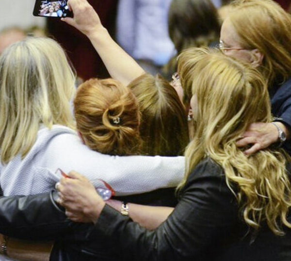 Milei va contra las mujeres: quiere borrar de…