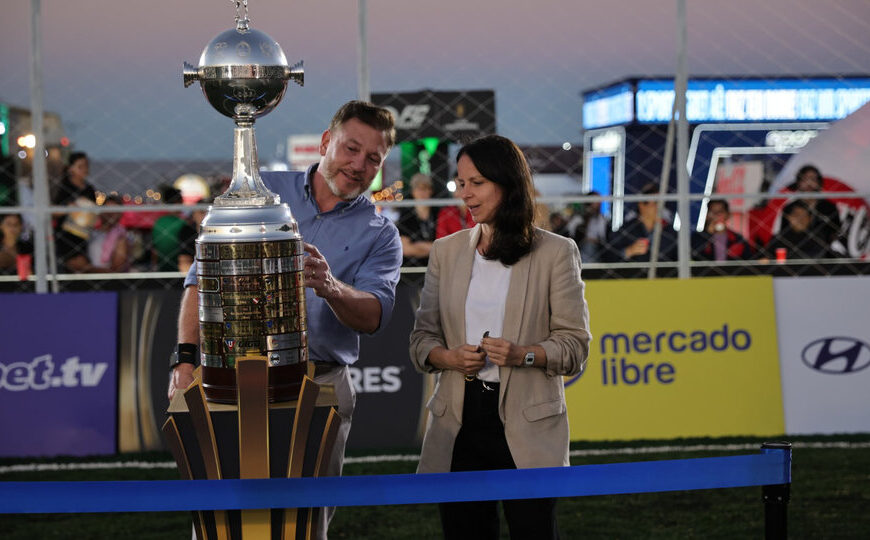 El presidente de la Conmebol inauguró el Fanzone de la Copa Libertadores | La final se juega el sábado próximo en el estadio Monumental