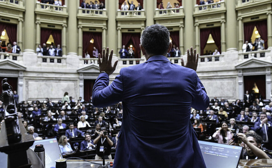 Menem logró su reelección rodeado de militantes libertarios y críticas opositoras | En un clima tenso, el riojano consiguió otro mandato al frente de Diputados