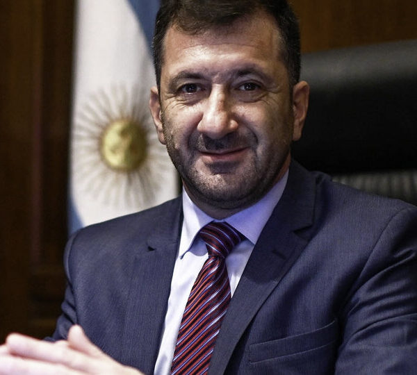 Las cuentas que no cierran de Edgardo Kueider…