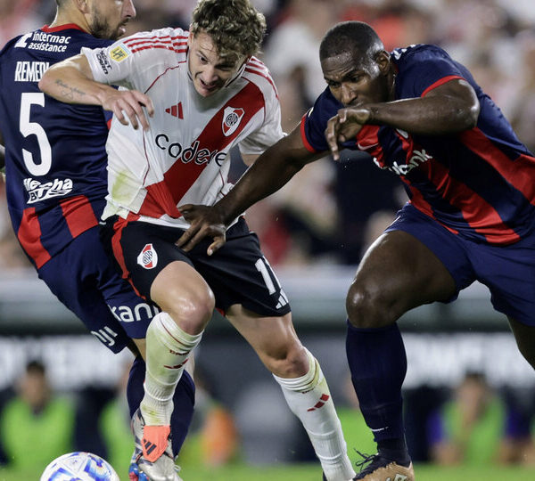River se puso al día empatando con San…