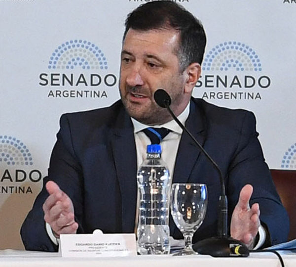 Kueider y su secretaria fueron imputados en Paraguay…