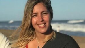 Quién es la mujer que acompañaba a Kueider…
