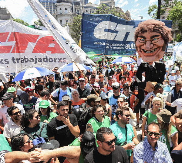 Todos juntos en la calle contra Javier Milei:…