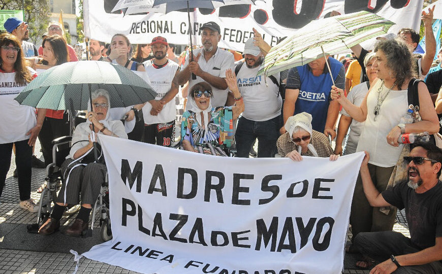 Pasado, presente y futuro de un pueblo que “no baja los brazos” | Madres Línea Fundadora realizó la Marcha de la Resistencia número 43