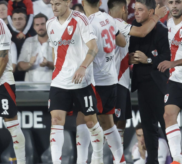 River goleó a Central y aseguró su lugar…