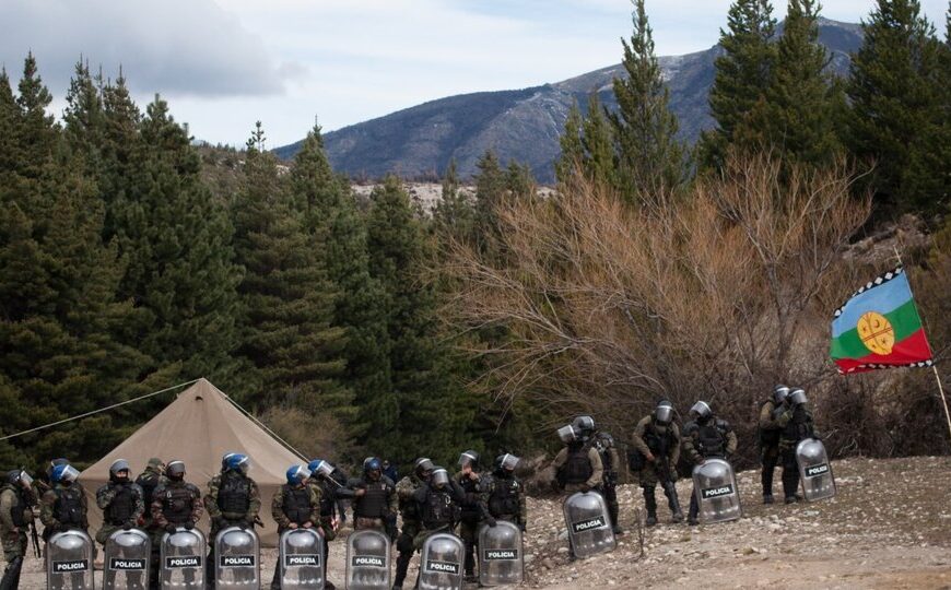 Milei da vía libre a los desalojos de las comunidades originarias | De la motosierra a la topadora