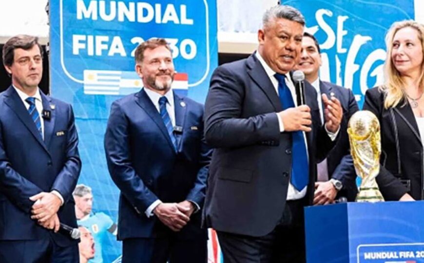 FIFA confirmó que la Argentina albergará un partido del Mundial 2030 | Entre las sonrisas de Claudio “Chiqui” Tapia y Karina Milei