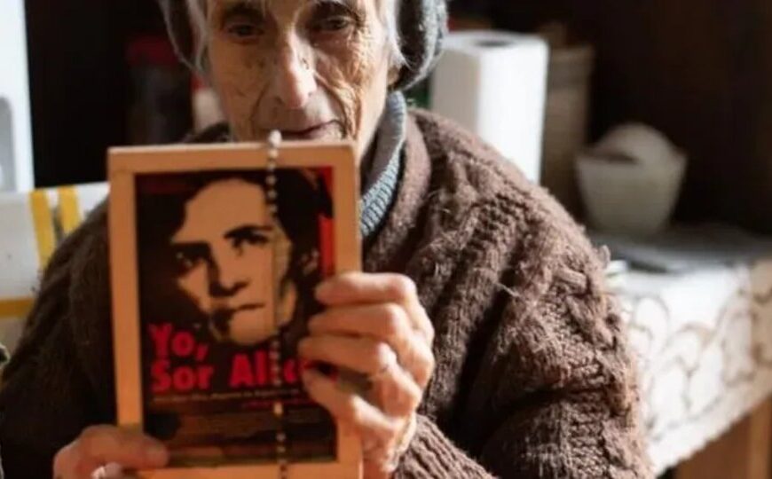 Homenaje a Evelyne Lamartine, la madre superiora de las monjas francesas secuestradas en 1977 | En la Iglesia del Pilar, con la participación de León Gieco