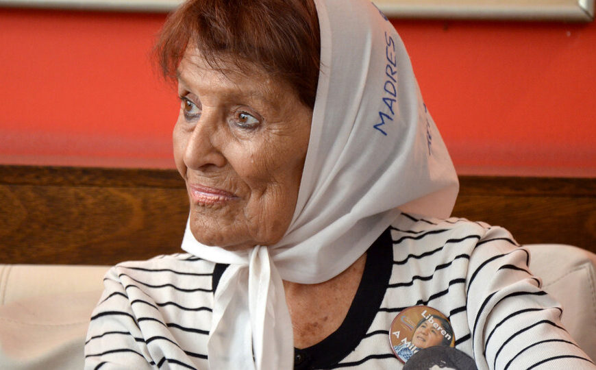 “Nos dicen que iluminamos, pero esa luz hay que mantenerla encendida” | Taty Almeida es la nueva presidenta de Madres de Plaza de Mayo Línea Fundadora