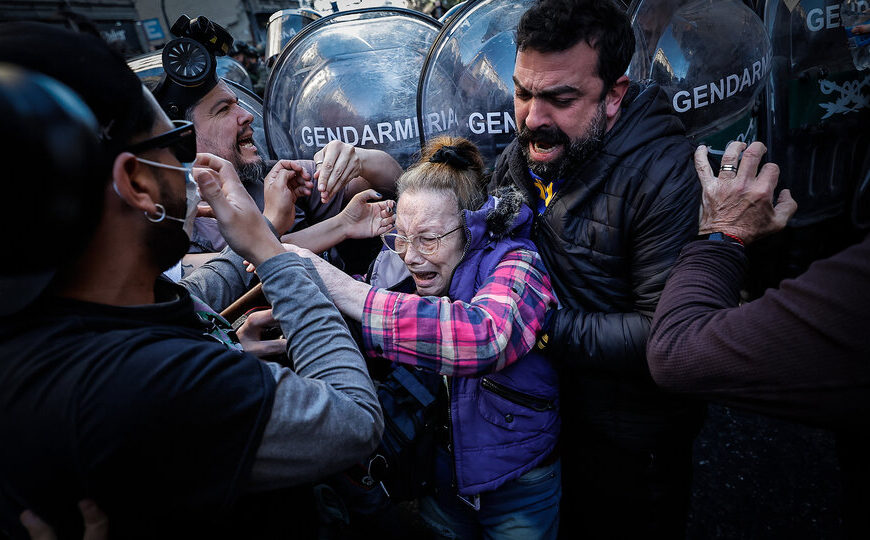 Amnistía Internacional advirtió sobre el “clima de polarización y violencia” que se vive en el país | Informe lapidario sobre el primer año de Javier Milei